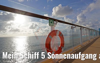 Mein Schiff 5 Sonnenaufgang an Deck