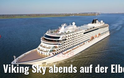 Viking Sky abends auf der Elbe 19.04.2019