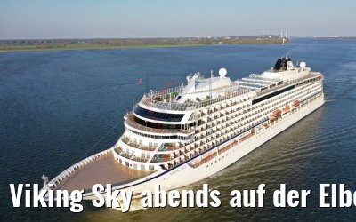 Viking Sky abends auf der Elbe 19.04.2019