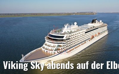 Viking Sky abends auf der Elbe 19.04.2019