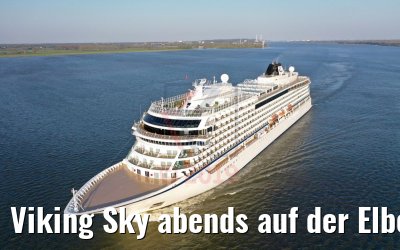 Viking Sky abends auf der Elbe 19.04.2019