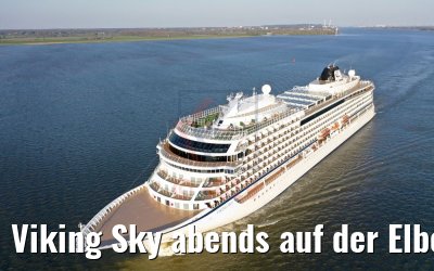 Viking Sky abends auf der Elbe 19.04.2019