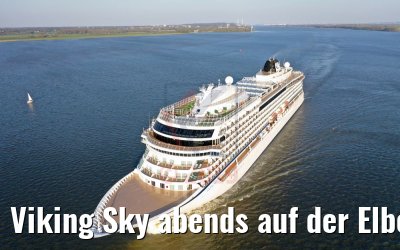 Viking Sky abends auf der Elbe 19.04.2019