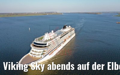 Viking Sky abends auf der Elbe 19.04.2019