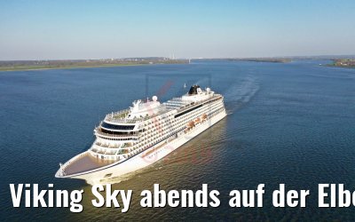 Viking Sky abends auf der Elbe 19.04.2019