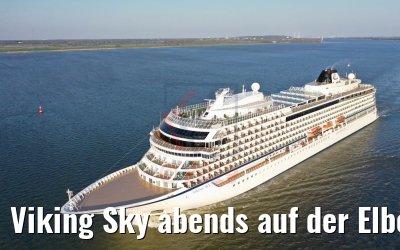 Viking Sky abends auf der Elbe 19.04.2019