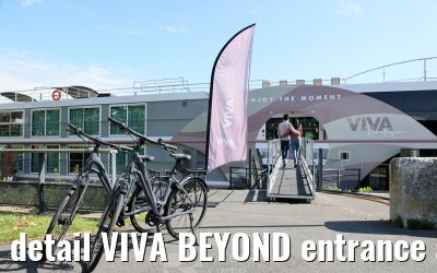 detail VIVA BEYOND entrance and bikes