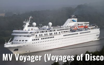 MV Voyager (Voyages of Discovery), Kiel Canal, 29. August 2012